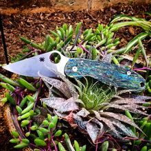Load image into Gallery viewer, Spyderco Para 3 Spring Meadow G-Carta