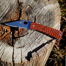 Load image into Gallery viewer, Spyderco Watu Hole Delete Banshee Maze