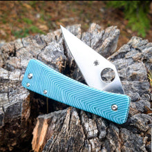 Load image into Gallery viewer, Spyderco Watu Hole Delete 57' Chevy