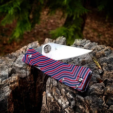 Load image into Gallery viewer, Spyderco Watu Hole Delete Americana Ridgeback
